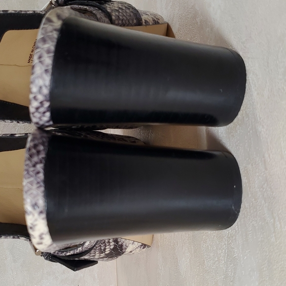 Michael Kors Gray & Cream Leather Reptile Block Heel Mules with Peep Toe Size 6 - Picture 10 of 14